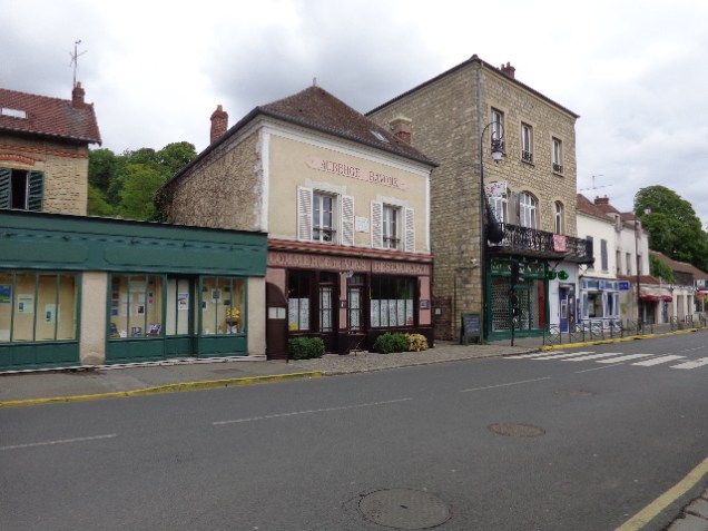 Auberge Ravoux, ao centro