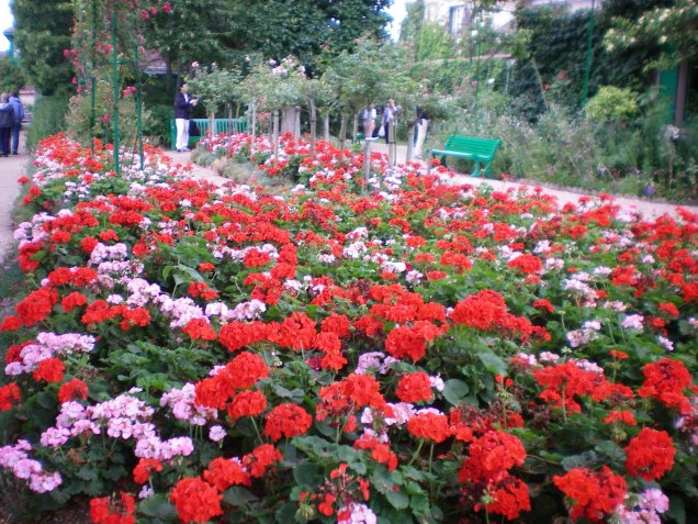 Jardim em frente a casa de Monet