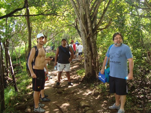 Trilha para chegar na praia do sancho